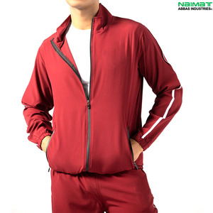 Ensemble de jogging pour homme, veste et pantalon de sport rouge bordeaux à col montant zippé et bandes latérales personnalisées, en polyester - Product Image 3