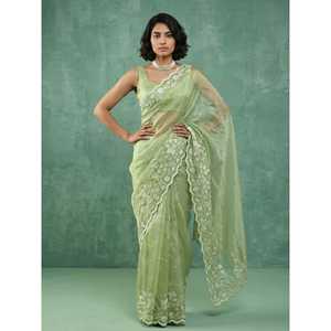 Sari en soie pure Chanda Elite Weaves avec broderie florale élégante, travail Schiffli Resham Zari et bordure ajourée pour mariages - Product Image 2