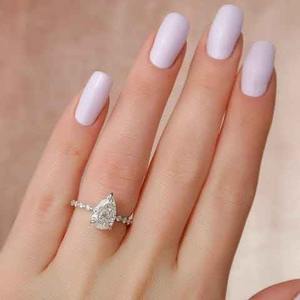 แหวนหมั้นเพชรโมอิสซาไนต์ทรงลูกแพร์ 2.5 กะรัต คุณภาพเยี่ยม ดีไซน์หรูหรา คลาสสิกทันสมัย เหมาะสำหรับเป็นของขวัญงานแต่งงาน งานเลี้ยงฉลองครบรอบ - Product Image 1