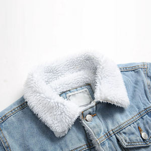 Veste en jean bleu clair délavé pour homme, col en fourrure, style vintage, manches longues, idéale pour l'hiver, faible MOQ, OEM/ODM - Product Image 3