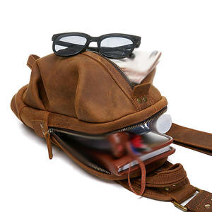 Bolso Bandolera Unisex de PU Impermeable Estilo Vintage Personalizado OEM con Cierre de Cremallera y Broche, y Correa con Amortiguación de Aire, Venta al por Mayor de Fábrica - Product Image 2