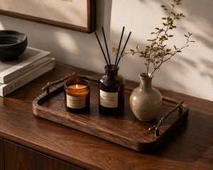 Plateau de rangement rectangulaire en bois avec poignée en laiton, design Wabi Sabi, finition laquée, pour utilisation sur table, service de boissons et de nourriture - Product Image 2