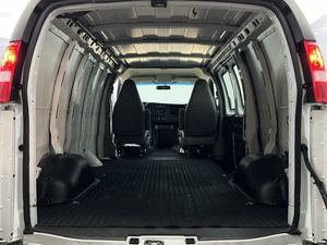 Camioneta Ex-press Car-go 2500 RWD 2022 Usada en Buenas Condiciones - Product Image 4