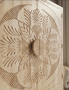 Buffet en bois massif personnalisé avec portes décoratives et design cannelé pour le rangement du salon et de la salle à manger - Product Image 4
