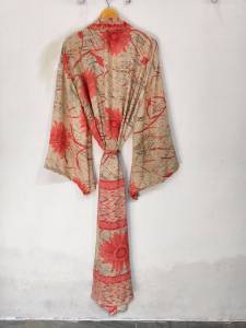 Robe longue en soie, style kimono, patchwork, pour couvrir le bikini, vêtement de nuit, robe longue, kimono indien vintage en soie recyclée, fait main - Product Image 5