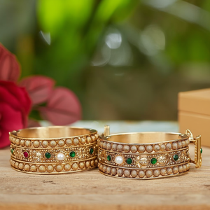 Ensemble de bracelets ouvrables en pierre Pota traditionnelle - Bracelets ethniques en acier inoxydable avec accents de perles - Product Image 3