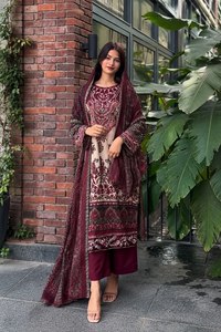 Conjunto de Kurti, Pantalón y Dupatta de Algodón Premium Estampado y Bordado para Mujer con Lentejuelas y Parte Inferior Completamente Cosida - Product Image 2