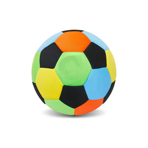 Ballon de football d'intérieur de haute qualité avec logo classique, rembourrage doux, haute rétention d'air et construction durable - Product Image 5