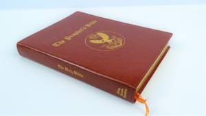 Bord doré en vrac Bible impression personnalisée couverture en cuir PU pas cher livre d'impression offset papier de haute qualité - Product Image 2