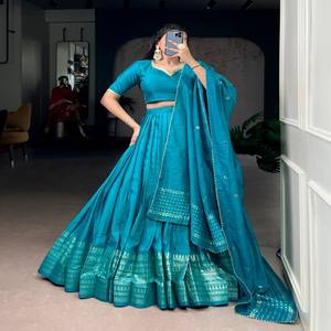 VASTRA COTTAGE Conjunto de Lehenga Choli de Chanderi Puro para Mujer con Dupatta, Borde con Tejido Zari y Lentejuelas, Ropa Étnica Festiva para Bodas - Product Image 2