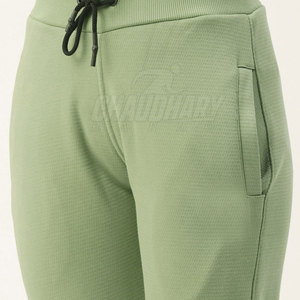 Survêtement moderne pour femme, construction durable, offrant flexibilité et une tenue longue durée - Product Image 5
