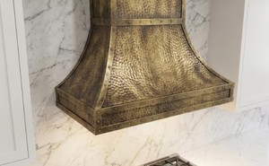 Hotte murale classique en laiton pour foyer, design attrayant, très demandée, à prix avantageux - Product Image 2