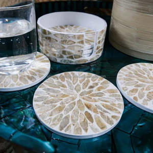 Ensemble de sous-verres incrustés de perles de nacre florales décor de table de fête de mariage carré élégant artisanat bohème unique Inde comprend une boîte-cadeau - Product Image 4