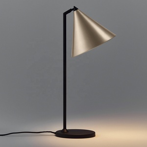 Lámpara de Mesa Metálica Summit Cone con Pantalla Geométrica, Elegante Construcción de Hierro, Iluminación de Tareas Enfocada, Acento Elegante para el Hogar - Product Image 4