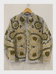 Veste en velours brodée Suzani, faite à la main, style bohème chic, manteau ethnique, vêtement d'extérieur vintage, vente en gros, veste bohème en velours - Product Image 2