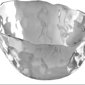 Moderna Cuenco Decorativo Profundo de Plata Martillada con Borde Ondulado Orgánico, Hecho a Mano, Libre de BPA, Elegante, de Aluminio Pulido, de Forma Libre, para Frutas y Fiestas - Product Image 1
