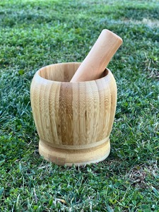 Elegante Mortero y Pilón de Madera Hechos a Mano, Utensilio de Cocina para Moler y Triturar Especias e Ingredientes Herbales - Product Image 4