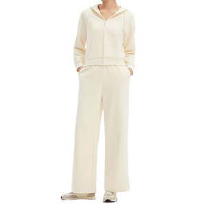 Conjunto Deportivo de Alta Calidad para Mujer, Chaqueta con Cremallera y Pantalones Deportivos con Capucha, 100% Algodón Premium, Marca Privada OEM, Color Crema - Product Image 3