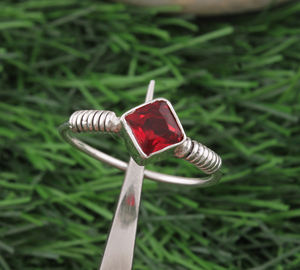 Bague en argent sterling sertie de quartz rubis fait main, style vintage, taille brillant, pour femme, bijoux fins artisanaux - Product Image 3