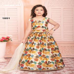 Hermoso y a la moda conjunto de lehenga, blusa y dupatta para niños, de alta calidad, en tela chinon con estampado y bordado, proveedor de Surat. - Product Image 1