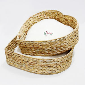 Elegante cama ecológica para mascotas de jacinto de agua, acogedor dormitorio único en forma de corazón para perros y gatos - Product Image 1