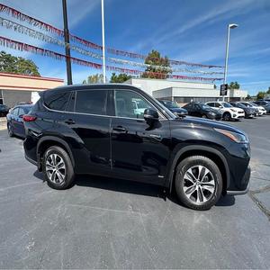 Livraison rapide Toyota Highlander Turbo FWD SUV Intérieur cuir foncé En stock Bon état Fonctionnel Occasion en bon état - Product Image 1