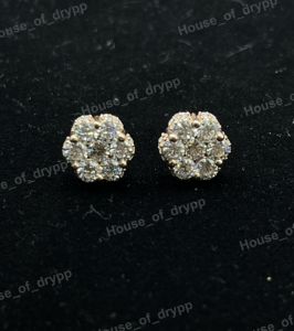 Boucles d'oreilles clous en forme de fleur, en argent 925 avec diamants Moissanite VVS taille ronde, design unisexe de luxe entièrement pavé - Product Image 2