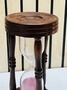 นาฬิกาทรายไม้ขนาด 5.75 นิ้ว พร้อมทรายสีชมพู |   นาฬิกาทรายตกแต่งโต๊ะงานวันเกิดลายกากบาทสไตล์เรียบง่าย - Product Image 6