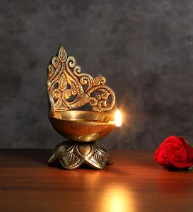 Lampe à huile Diya de luxe en laiton avec base en lotus, décorative, pour Puja, Deepak, décoration de temple domestique, Diwali, artisanat indien traditionnel - Product Image 6