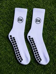 ถุงเท้า E14 สำหรับผู้ใหญ่ ผลิตจากโพลีเอสเตอร์/ไนลอน เป็นมิตรต่อสิ่งแวดล้อม พิมพ์ลายดิจิทัลที่ขอบถุงเท้า พร้อมโลโก้สั่งทำ เหมาะสำหรับเล่นฟุตบอล วิ่ง และใช้ในช่วงฤดูร้อน - Product Image 1