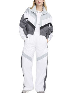 Survêtement de sport zippé pour femme, manches longues, avec logo frontal, col montant, poches, en polyester uni de poids moyen, nouveau style - Product Image 1