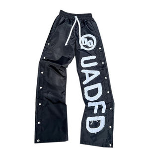 Pantalones Deportivos Personalizados para Hombre, Estilo Y2K, de Poliéster, Corte Holgado, Cintura Media, Impermeables, con Parches Bordados, Tela Sintética, Estilo Urbano, Venta al Por Mayor OEM - Product Image 1