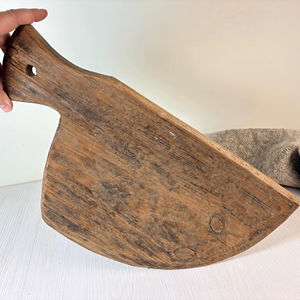 Planche à découper en bois rustique de style antique avec poignée, planche décorative en bois massif de style campagnard primitif pour la maison et la décoration de café - Product Image 1