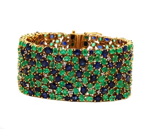 Bracelet large en or jaune 18 carats avec émeraudes naturelles, saphirs bleus et diamants, collection Memoria Jewels, vente en gros - Product Image 1