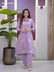 Fournisseur de paires Kurti-Plazzo droites et asymétriques en soie romaine de qualité supérieure avec broderie au fil et motifs d'oiseaux, de Surat - Product Image 3