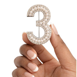 Broche Épingle Numéro 1 Perle pour Femme, Élégante, avec Perles et Strass, Bijou Tendance, Accessoire Cadeau - Product Image 3