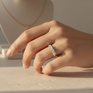 แหวนทองคำ 18K น้ำหนัก 1.00 กะรัต ประดับเพชรทรงกลมเจียระไนแบบบริลเลียนท์ 5 เม็ด สี E ดีไซน์หรูหรา - Product Image 6