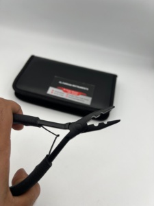 Pince à deux trous pour extensions de cheveux, couleur noir mat avec poignée en caoutchouc, en acier inoxydable, offre de marque privée avec étui en cuir personnalisé - Product Image 4
