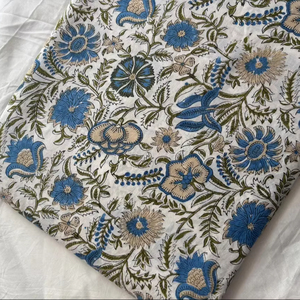 Tissu en coton imprimé à la main à motifs floraux bleus, fabriqué en Inde, design Mughal Buta, tissu en coton cambric doux pour robe - Product Image 1