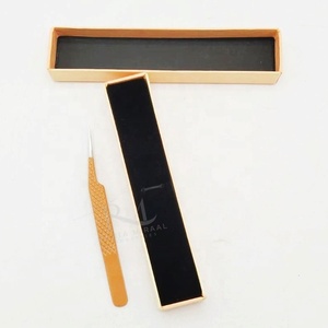 Pinzas para pestañas con punta plateada y recubrimiento de color naranja, de punta recta, con agarre de diamante, para aislamiento, en caja individual. - Product Image 4