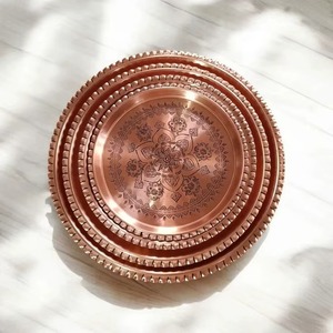 Plateau décoratif rond en cuivre de qualité assurée, martelé à la main, artisanat métallique rustique, pièce unique - Product Image 2