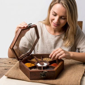 Boîte à épices en bois poli de qualité supérieure, écologique, 7 compartiments carrés pour le stockage des épices et herbes, étanche, compatible lave-vaisselle, faite à la main, tendance - Product Image 1