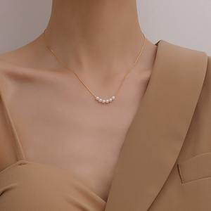 Collier en perles d'eau douce naturelles de style coréen pour femmes, design simple et cool sur une chaîne de clavicule pour accessoire de pull - Product Image 3