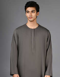 ชุดจูบบะห์แบบดั้งเดิมสำหรับผู้ชาย ผ้าโพลีเอสเตอร์ 100% ความยาวคลุมถึงพื้น สามารถปรับแต่งได้ ออกแบบมาเพื่อความสบายในการสวมใส่ในชีวิตประจำวัน - Product Image 1