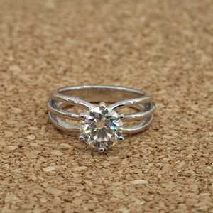 Anillo de Compromiso Solitario con Diamante CZ de Corte Brillante de 2.00 CT, Diseño Moderno de Triple Banda, Plata de Ley 925, Regalo de Aniversario de Bodas - Product Image 1