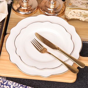 Service de vaisselle en porcelaine blanche avec bordure dorée et bord festonné, assiettes, bols, tasses, soucoupes en céramique pour mariage, hôtel, restaurant - Product Image 5
