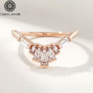แหวนหมั้นทรงคุชชั่นประดับมอยส์ซาไนต์ชุบทองคำสีกุหลาบจาก Charm Jewells พร้อมตัวเรือนแบบหนามเตย แหวนผู้หญิงสไตล์คลาสสิก - Product Image 4