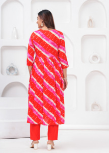 Conjunto de Kurta, Pantalón y Dupatta Estampado Rojo para Mujer |   Kurti Étnico con Cuello en V Recto y Dupatta de Diseño - Product Image 4