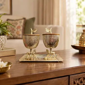 Elegante Juego de Jarrones con Base de Caballo, Diseño Decorativo Inspirado en Caballos con Bandeja a Juego para Decoración de Sala de Estar y Comedor - Product Image 1