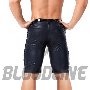 Shorts Bermuda pour homme en PU noir avec poches, taille élastique, style gothique - Product Image 3